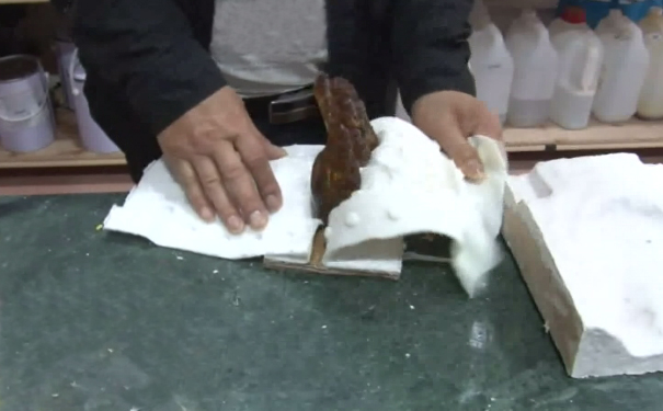 硅橡膠模具分模有什么技巧？