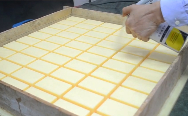 模具硅橡膠操作為什么要用脫模劑？