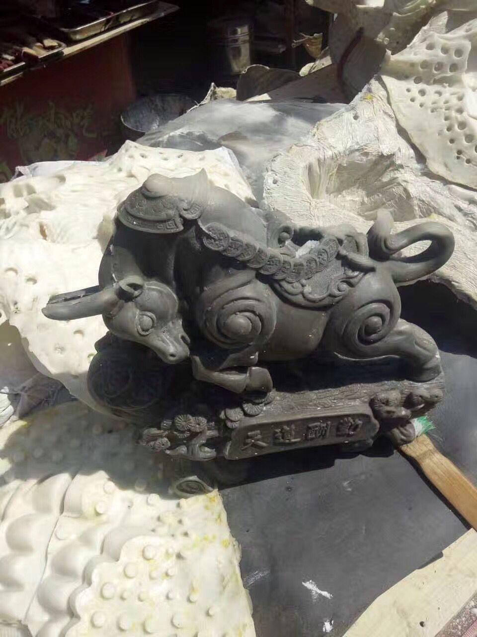 如何使用工業(yè)級模具硅膠制作模具？